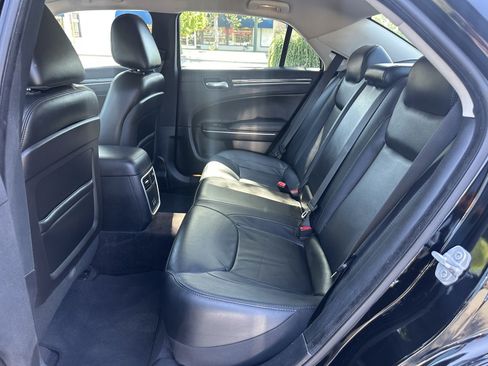 Used 2017 Chrysler 300 Limited RWD image 22