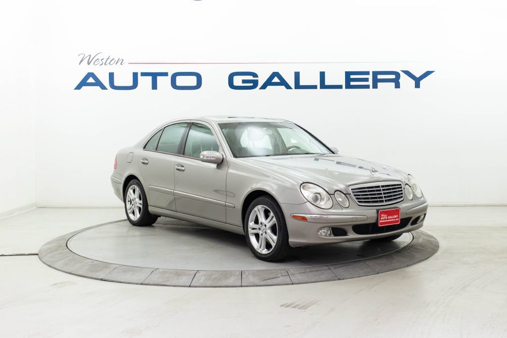 Used 2005 Mercedes-Benz E 500 Sedan w/ Lighting Pkg image 7