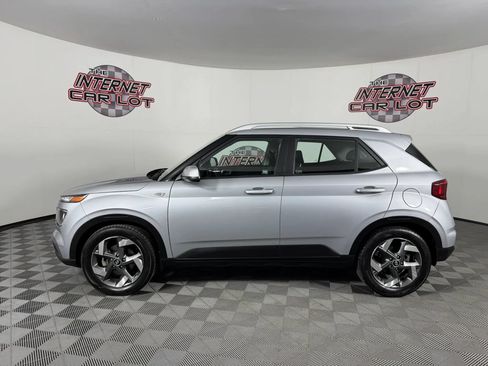 Used 2021 Hyundai Venue SEL FWD image 4