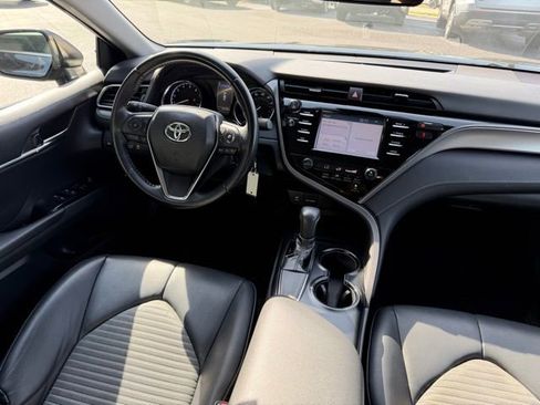 Used 2019 Toyota Camry SE w/ Carpet Mat Package image 10