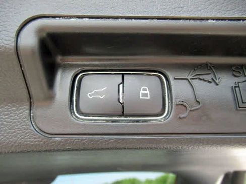 Used 2023 Ford Explorer Limited image 29