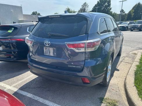 Used 2016 Toyota Highlander Limited w/ Driver Technology Package AWD/4WD image 4
