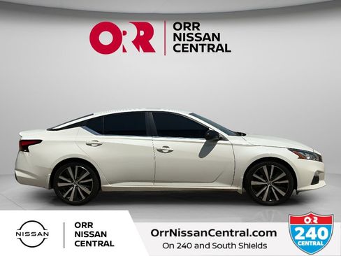 Used 2022 Nissan Altima 2.5 SR FWD image 4