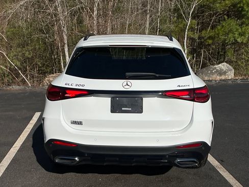 Used 2023 Mercedes-Benz GLC 300 4MATIC image 4