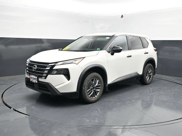 Used 2024 Nissan Rogue S AWD/4WD image 3
