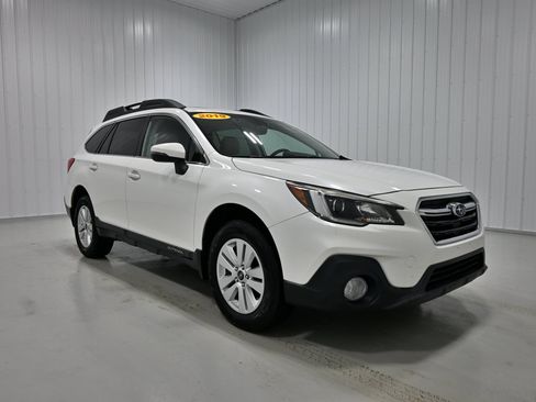 Used 2019 Subaru Outback 2.5i Premium AWD/4WD image 3