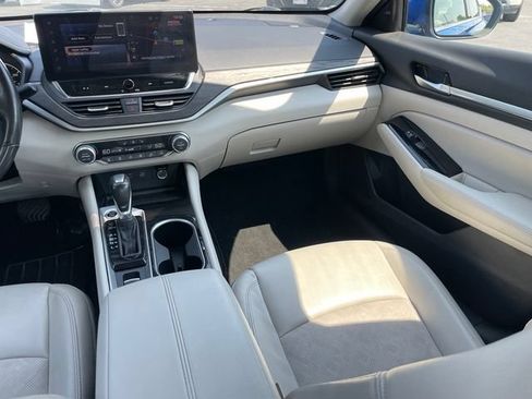 Used 2025 Nissan Altima 2.5 SL AWD/4WD image 9
