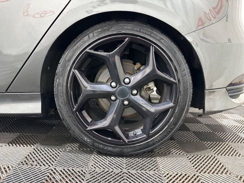 Used 2017 Ford Focus ST w/ Equipment Group 401A image 29