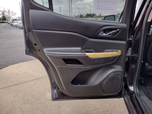 Used 2017 GMC Acadia Denali w/ Technology Package AWD/4WD image 13