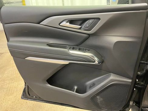 Used 2025 Chevrolet Traverse LT image 13