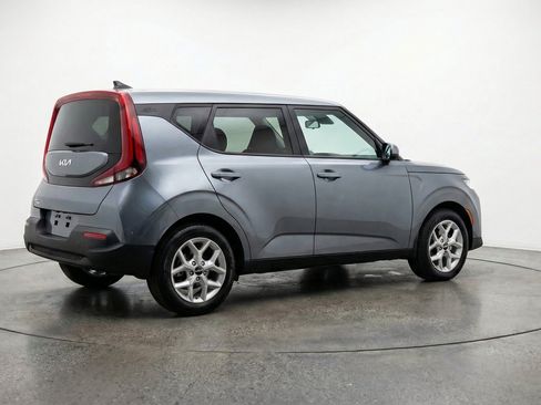 Used 2025 Kia Soul LX w/ LX Technology Package FWD image 9
