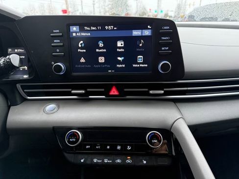 Used 2023 Hyundai Elantra Blue image 24