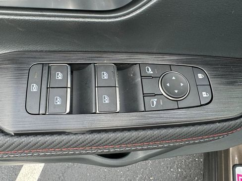 Used 2025 Nissan Kicks SR w/ Illumination Package image 13