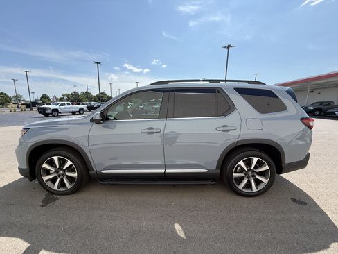 Used 2024 Honda Pilot Elite image 22