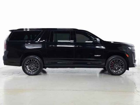 Used 2024 Cadillac Escalade ESV V w/ Heavy-Duty Trailer Package image 11