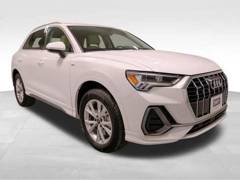 Used 2025 Audi Q3 2.0T Premium image 11