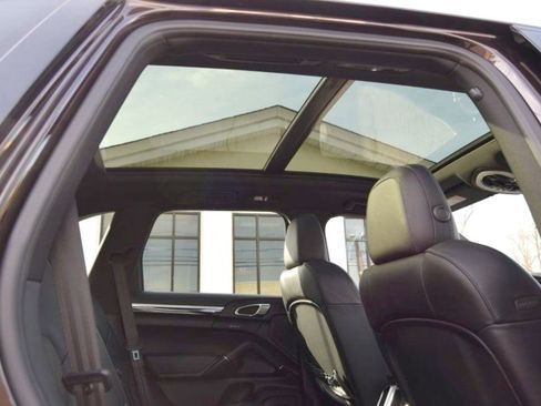 Used 2016 Porsche Cayenne image 26