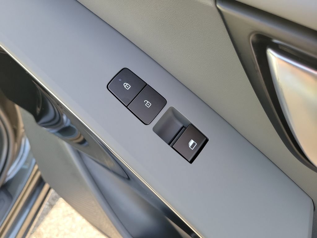 New 2026 Kia Niro EX FWD image 11