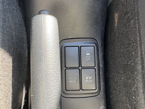 Used 2016 Toyota Prius C One image 23