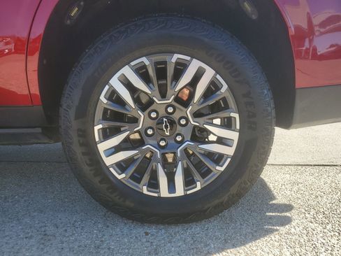 Used 2025 Chevrolet Tahoe Z71 w/ Comfort Package image 7