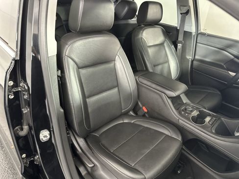 Used 2023 GMC Acadia SLT image 27