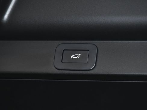 Used 2025 Land Rover Range Rover SE image 71