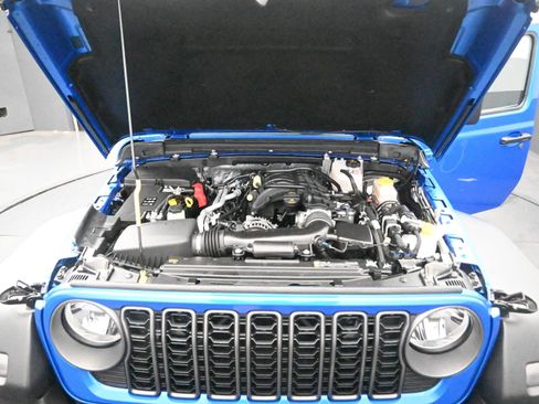 Used 2025 Jeep Wrangler Sport S image 20