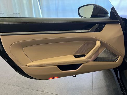 Certified 2024 Porsche 911 image 16