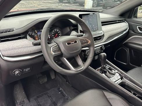 Used 2025 Jeep Compass Latitude AWD/4WD image 33