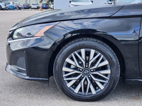 Used 2024 Nissan Altima 2.5 SV image 5