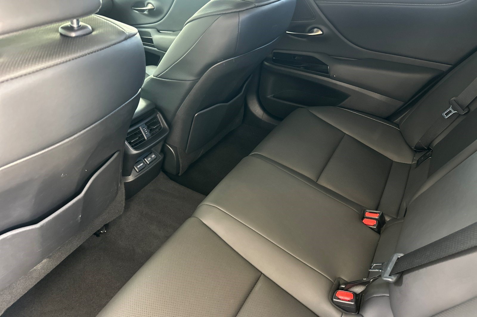 Used 2024 Lexus ES 350 w/ Accessory Package (Z1) FWD image 15