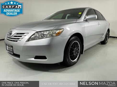 Used 2008 Toyota Camry LE image 1
