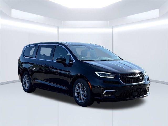 Used 2026 Chrysler Pacifica Limited FWD image 14