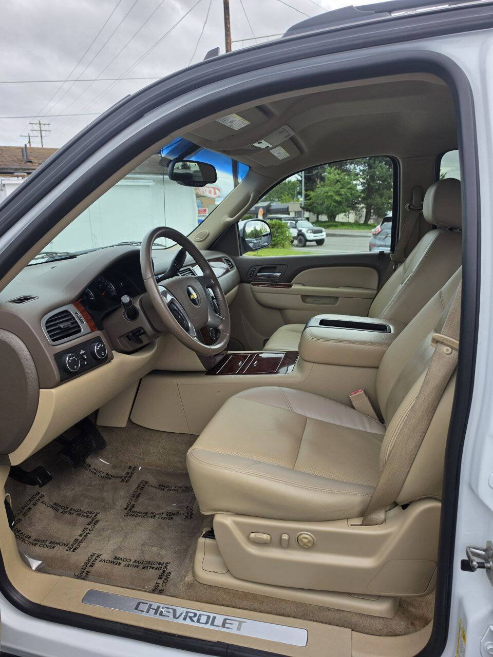 Used 2011 Chevrolet Avalanche LTZ AWD/4WD image 13