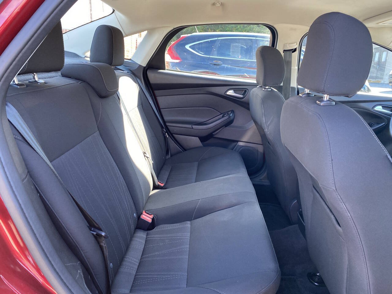 Used 2015 Ford Focus SE FWD image 23