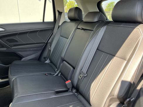 Used 2023 Volkswagen Tiguan SE image 34