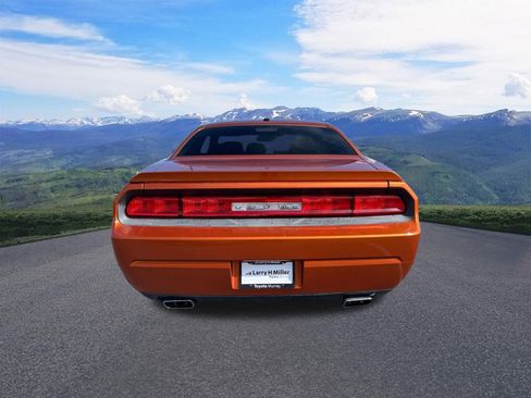 Used 2011 Dodge Challenger R/T RWD image 4