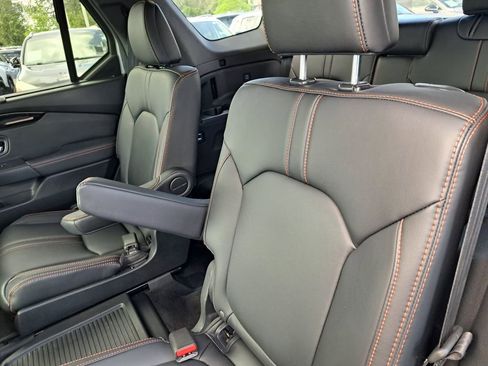 Used 2023 Honda Pilot TrailSport image 9