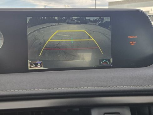 Used 2019 Lexus UX 200 w/ Premium Package FWD image 19