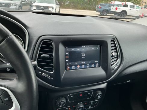 Used 2019 Jeep Compass Latitude AWD/4WD image 27
