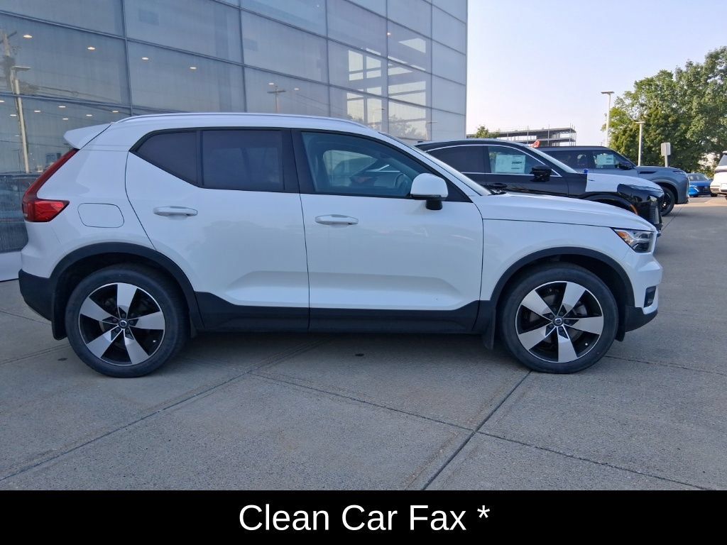 Used 2021 Volvo XC40 T5 Momentum w/ Protection Package Premier AWD/4WD image 2