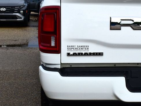 Used 2025 RAM 2500 Laramie AWD/4WD image 15