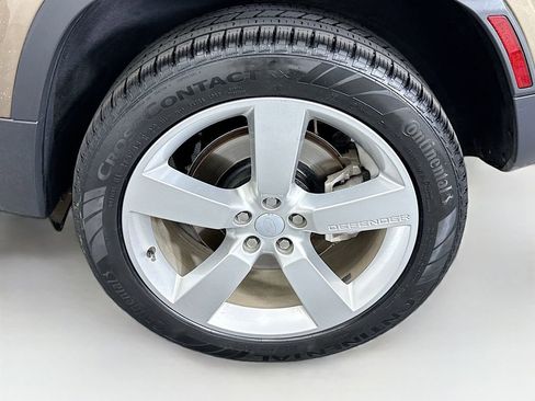 Certified 2024 Land Rover Defender 110 SE image 30