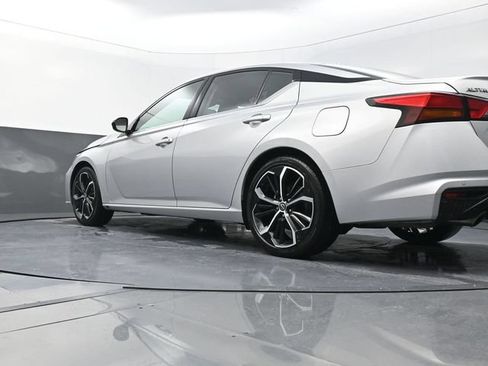 Used 2024 Nissan Altima 2.5 SR FWD image 35