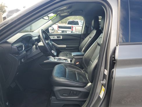 Used 2023 Ford Explorer Limited image 19