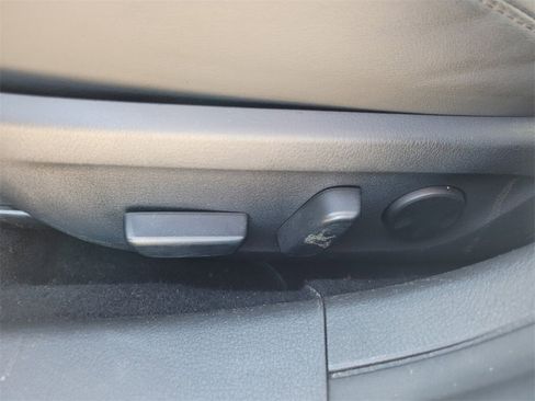 Used 2019 MAZDA MAZDA3 Sedan w/ Preferred Package image 7