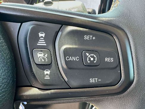 Used 2024 Jeep Wrangler Unlimited w/ Convenience Group AWD/4WD image 20