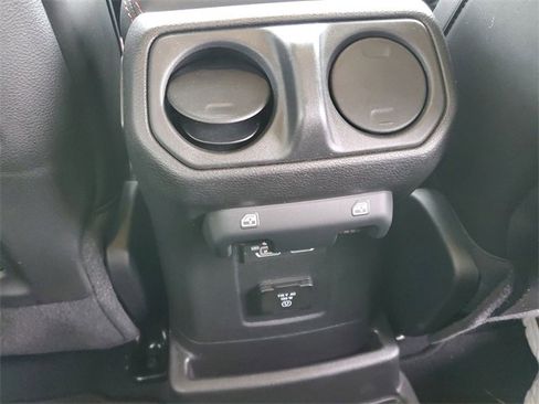 Used 2024 Jeep Wrangler Unlimited Rubicon image 21