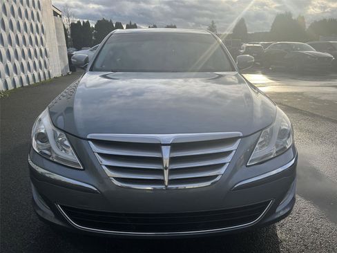 Used 2014 Hyundai Genesis 3.8 image 3