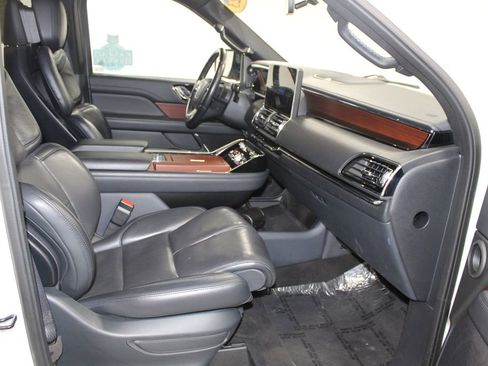 Used 2023 Lincoln Navigator Reserve image 32